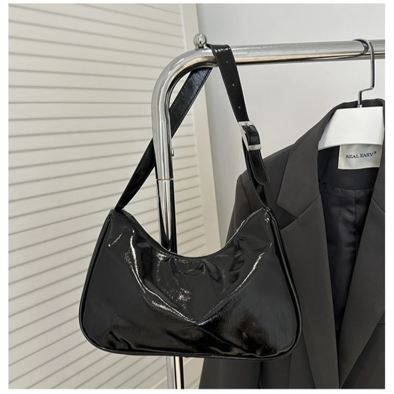 New Ladies Armpit Bag Fashion Joker Commuter Shoulder Bag Niche Texture Fashion Diagonal Handbag.