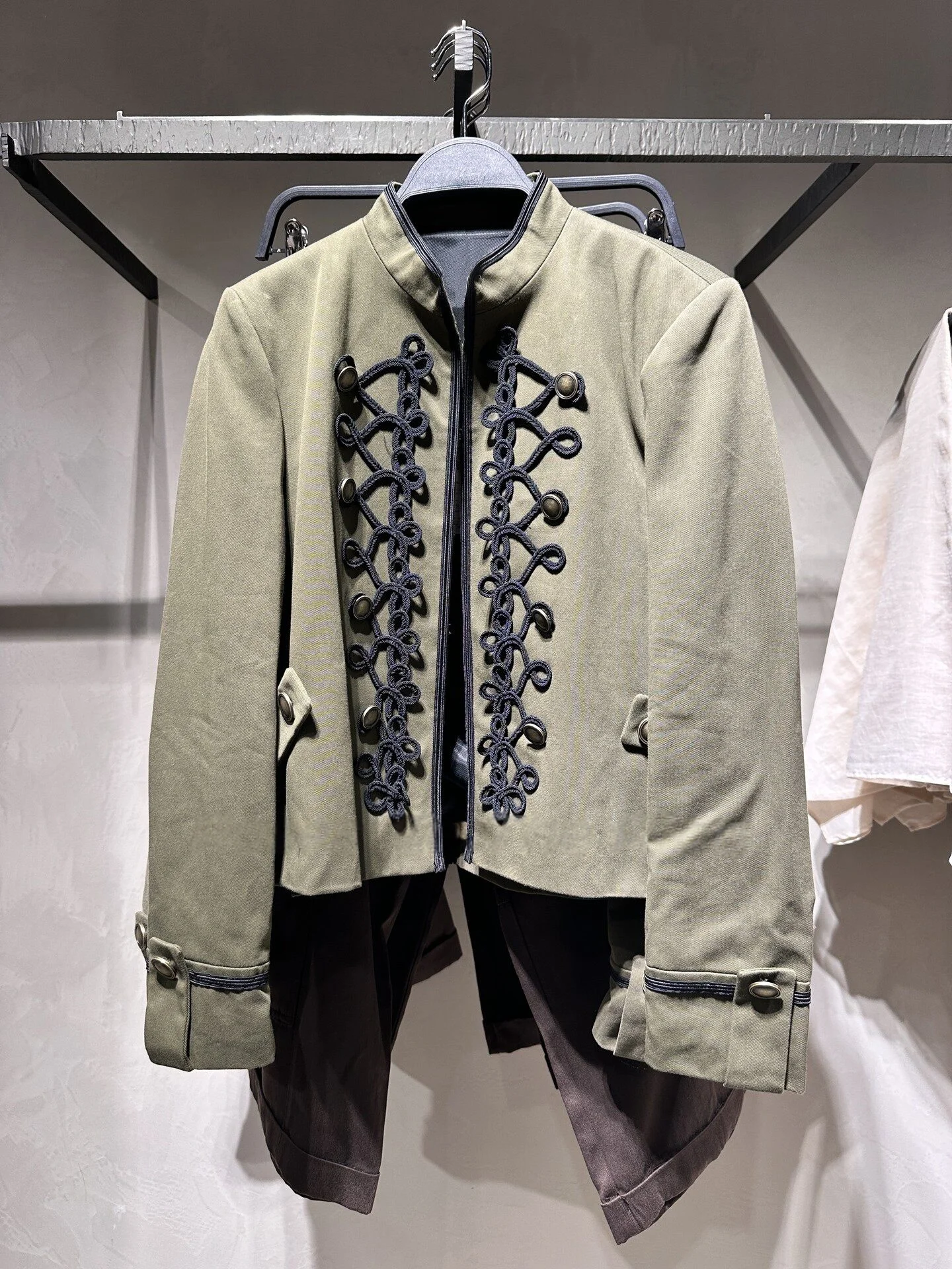 

2026 New Women's Fashion Retro Chinese Wind Rope Buckle with Shoulder Pads Stand up Collar Short Suit Jacket