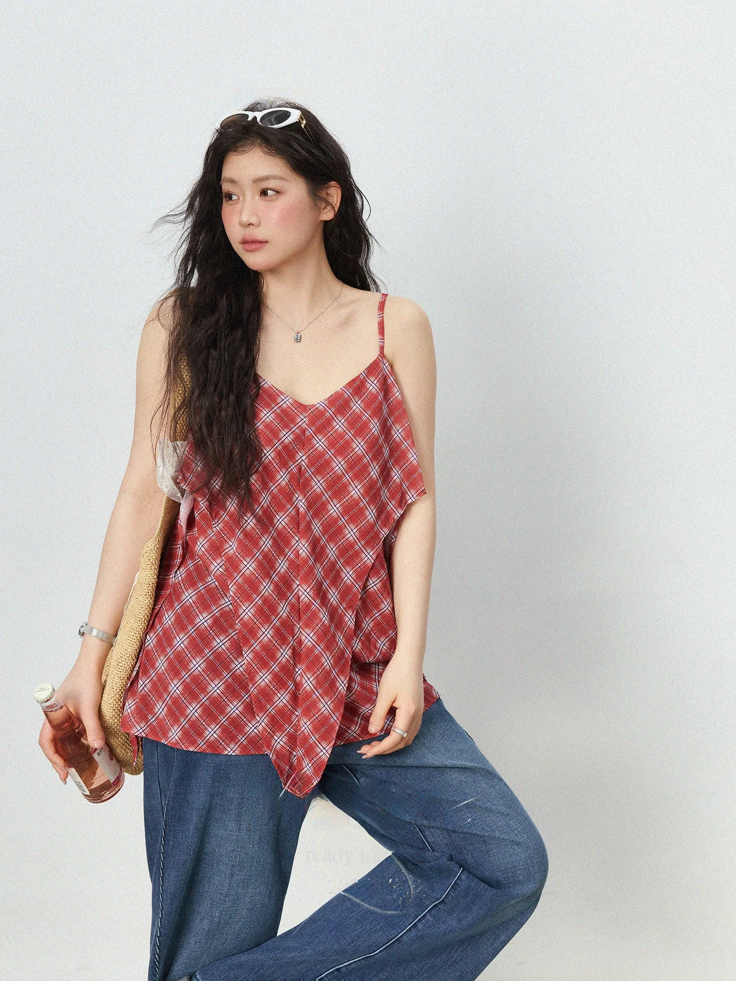 

Женский летний топ больших размеров на бретельках, новый, в клетку, утягивающий, без рукавов, повседневный, свободного кроя, с принтом, из полиэстера