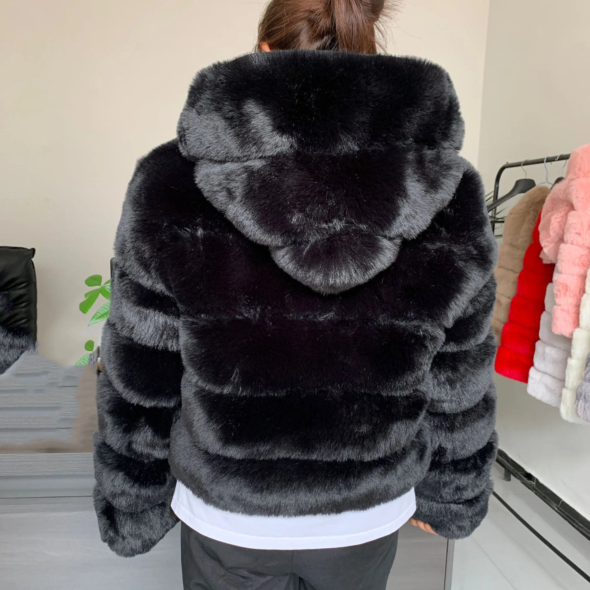 Women's faux fur coat hooded hot selling winter fashion warm hooded fur coat imitation fox faux fur good quality