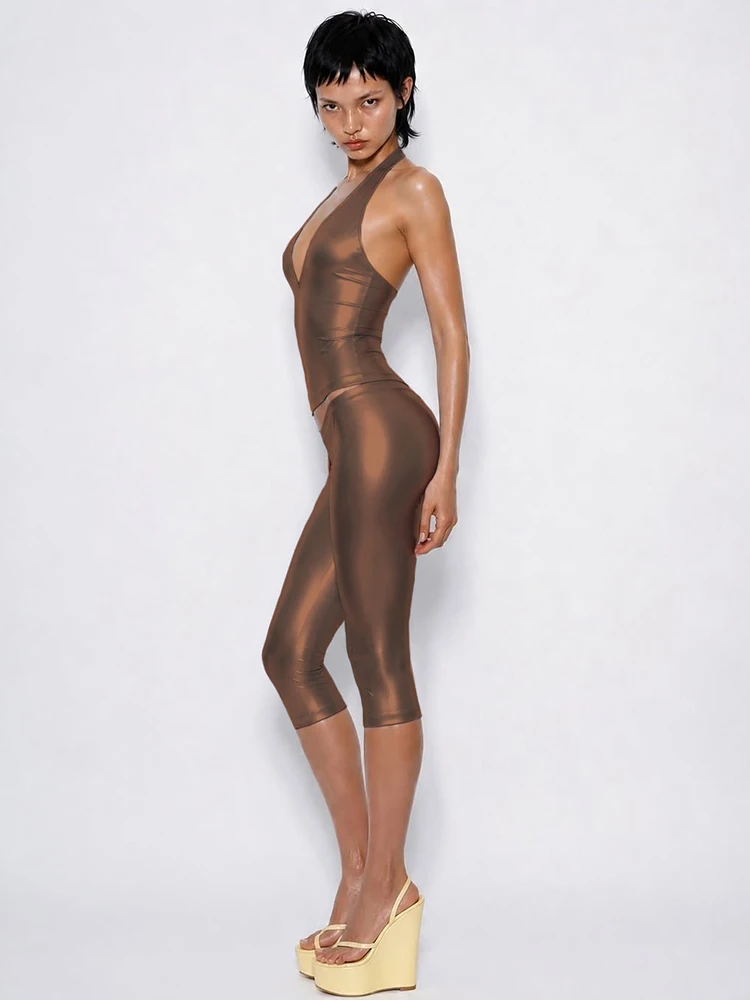 Weird Puss Sexy Glänzendes 2-teiliges Set für Damen, Neckholder, V-Ausschnitt, rückenfrei, ärmellos, unregelmäßiges Oberteil + Skinny Peach Hip Low-Waist Shorts Anzug – Detail 14