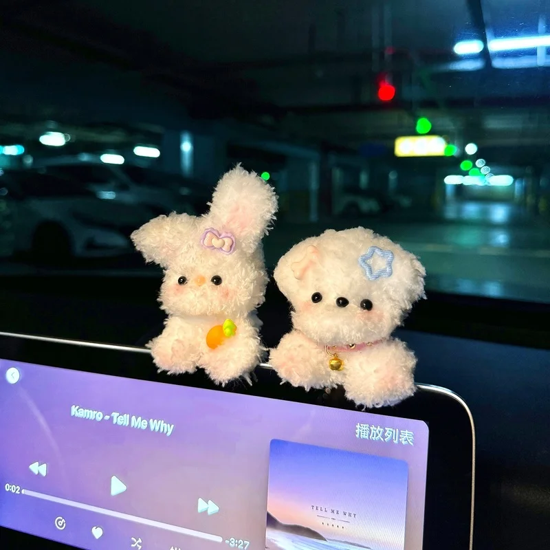 

Милая пушистая собака, декор приборной панели автомобиля, плюшевая кукла-животное для экрана автомобиля, синельная игрушка для девочек, аксессуары для салона автомобиля