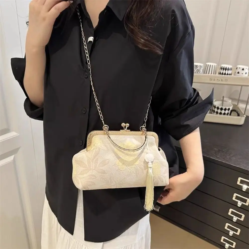 

Flower Pattern Chinese Style Handbag Elegant Single Shoulder Embroidery Banquet Bag with Pendant Cheongsam Accessories