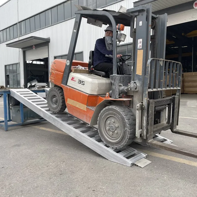 Factory Supply Rear Aluminum Alloy SUV ATV ORV Car Forklift Excavator Trailer Loading/Unloading Ramp 4.5T-5T