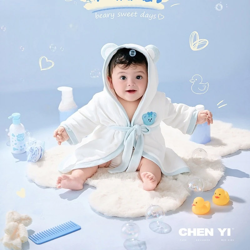 Baby Photography Props Cute Bathing Game Theme with Bathrobe Little Duck Shapoo White Mat Decors for Infant Studio Photoshoot