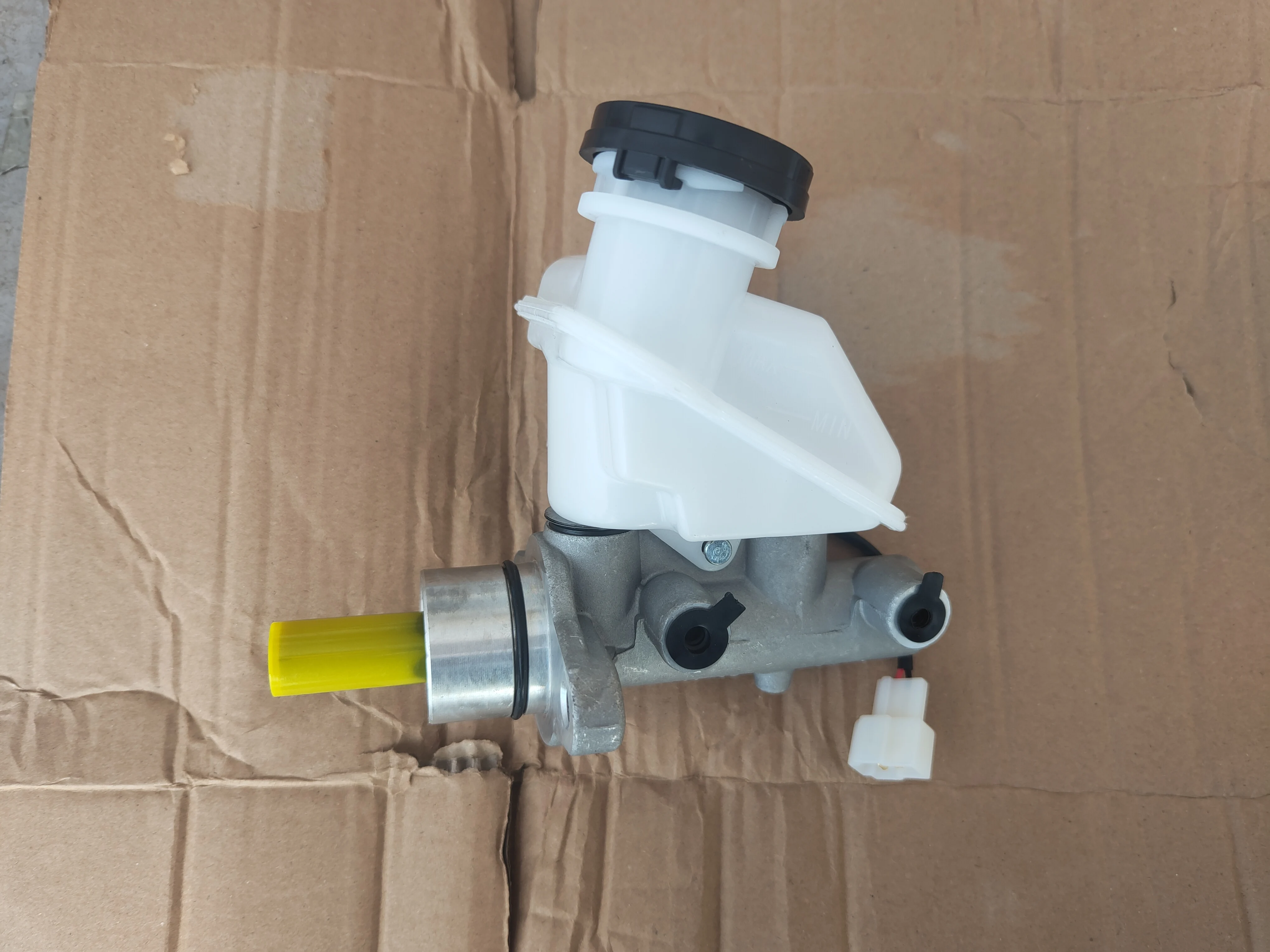 

DFSK SOKON C35 C37 C31 C32 master brake pump China spare parts