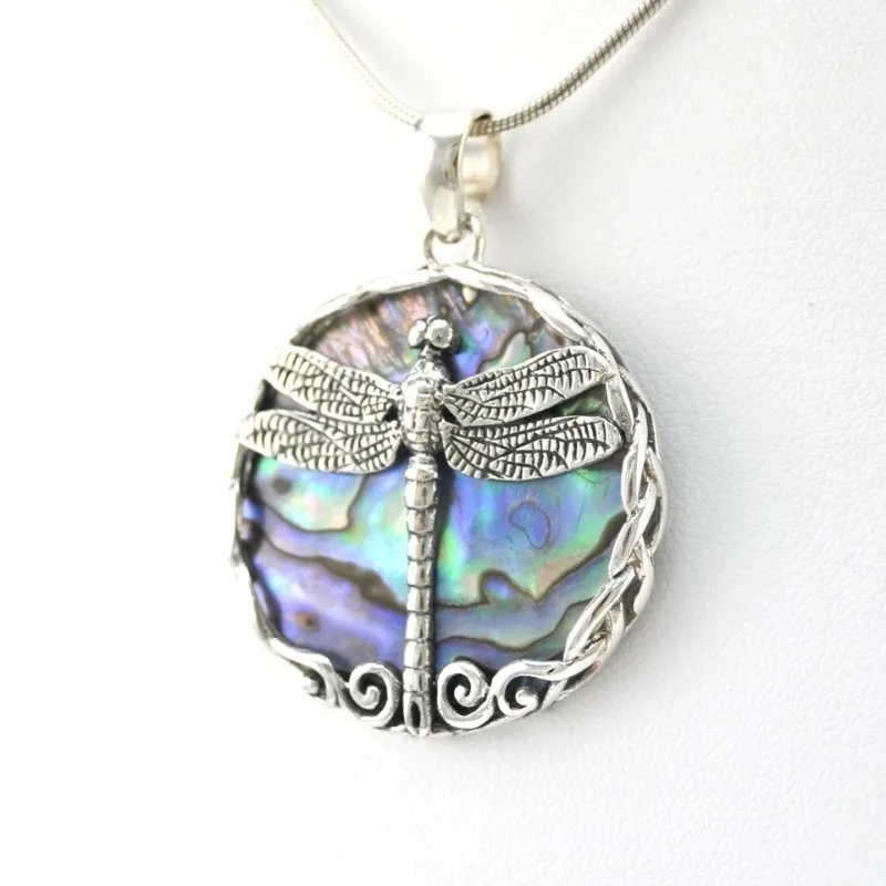 Women's Vintage Silver Plated Pendant Necklace Woven Border And Dragonfly Round Badge Necklace Bohemian Artistic Style Accessory