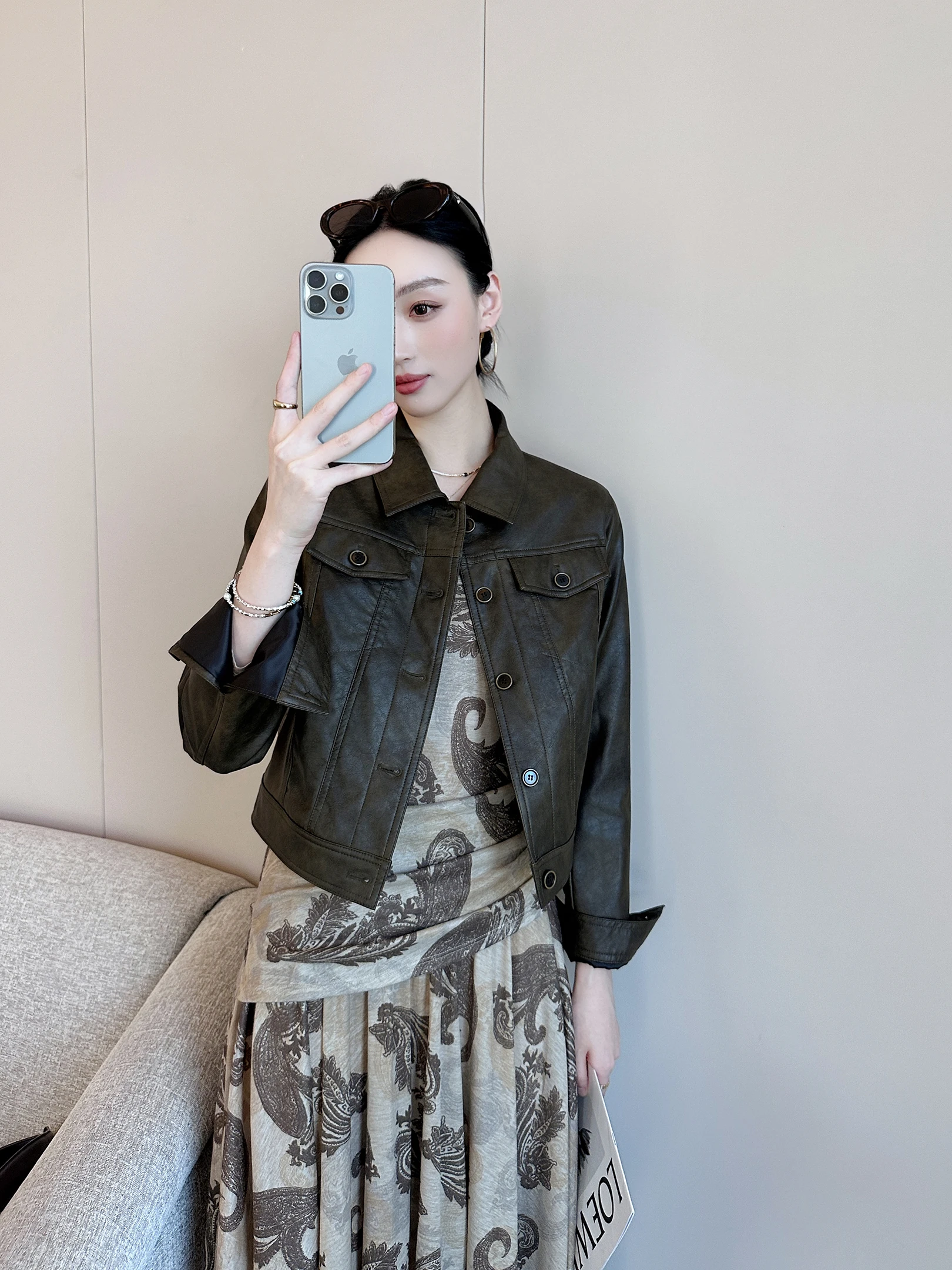 PIN 그린 브라운 칼라 긴팔 PU 가죽 재킷 여성용 2026년 봄 신상 빈티지 아메리칸 스타일 코트 숏 길이