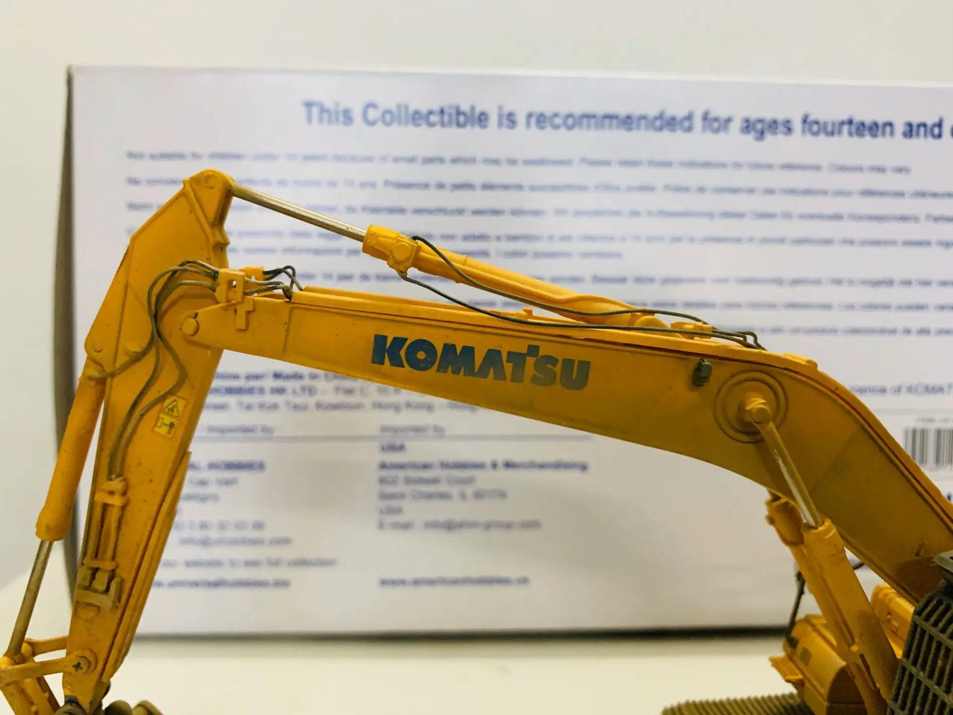 Komatsu PC490LC-11 Excavator Muddy Version 1:50 Scale Die-Cast Model UH8120 New