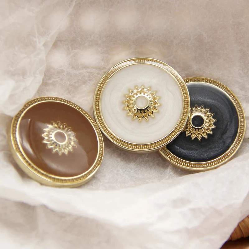 HENGC Retro Sun Flower Gold Metal Decorative Buttons For Clothing Vintage Coat Sweaters Jacket Sewing DIY Accessories Wholesale