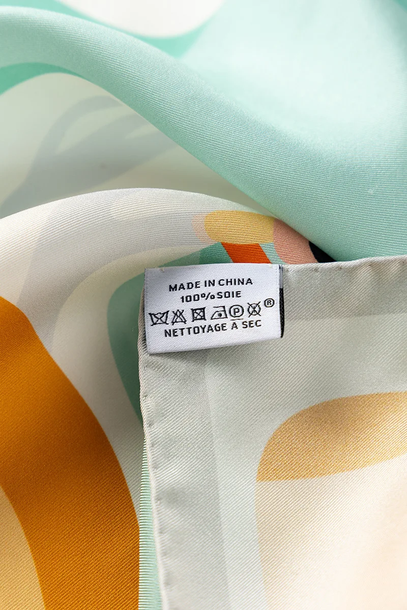 Bufanda de morera a la moda para mujer, pañuelos cuadrados de seda, dobladillos de diseñador de lujo, chales con bordes enrollados, accesorios para bolso para la cabeza, regalo de Navidad