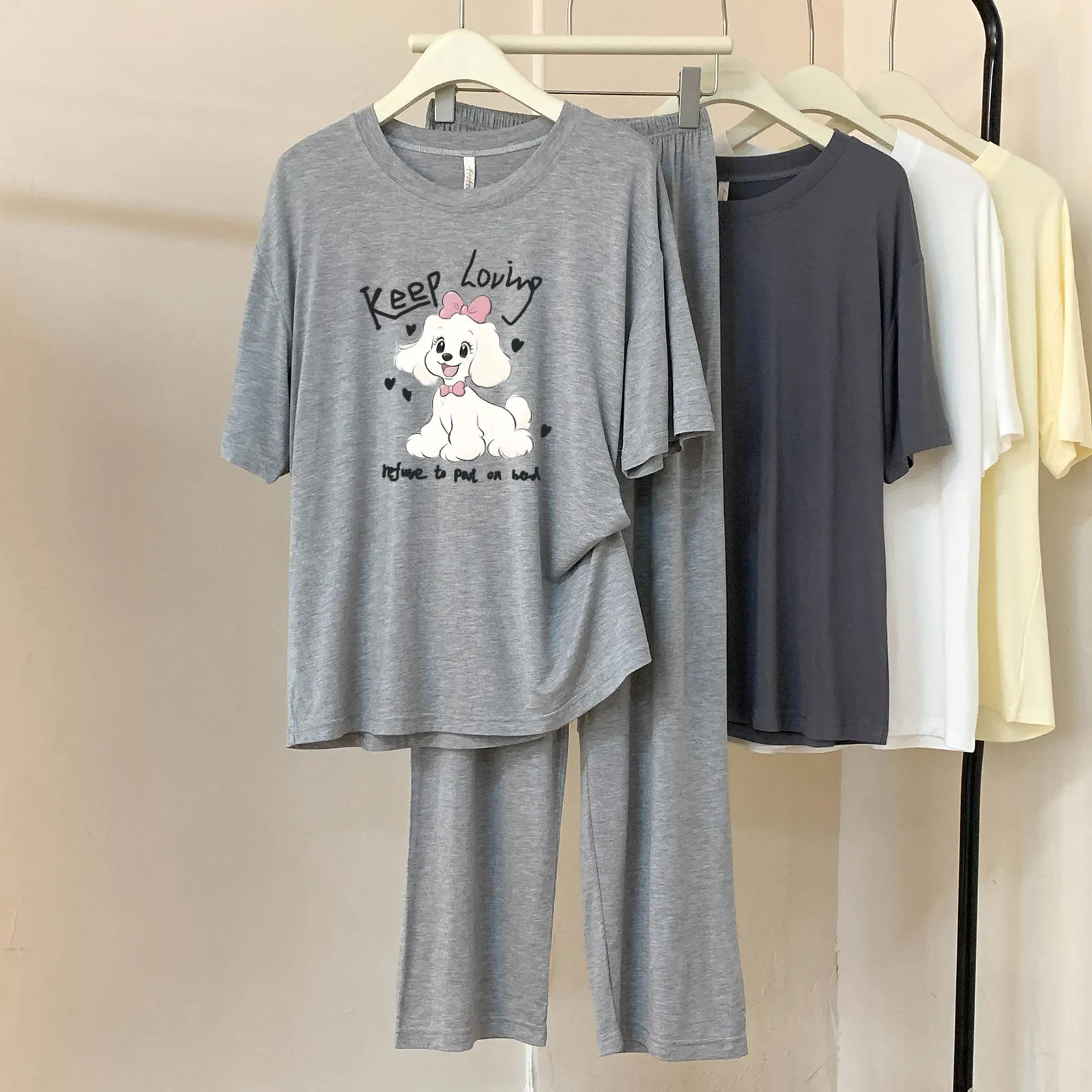 تيار مستمر 116 #     الفراولة الأرنب الكرتون طباعة قطعتين قصيرة طول مشروط القطن قصير الأكمام بنطلون المرأة منامة مجموعة الربيع