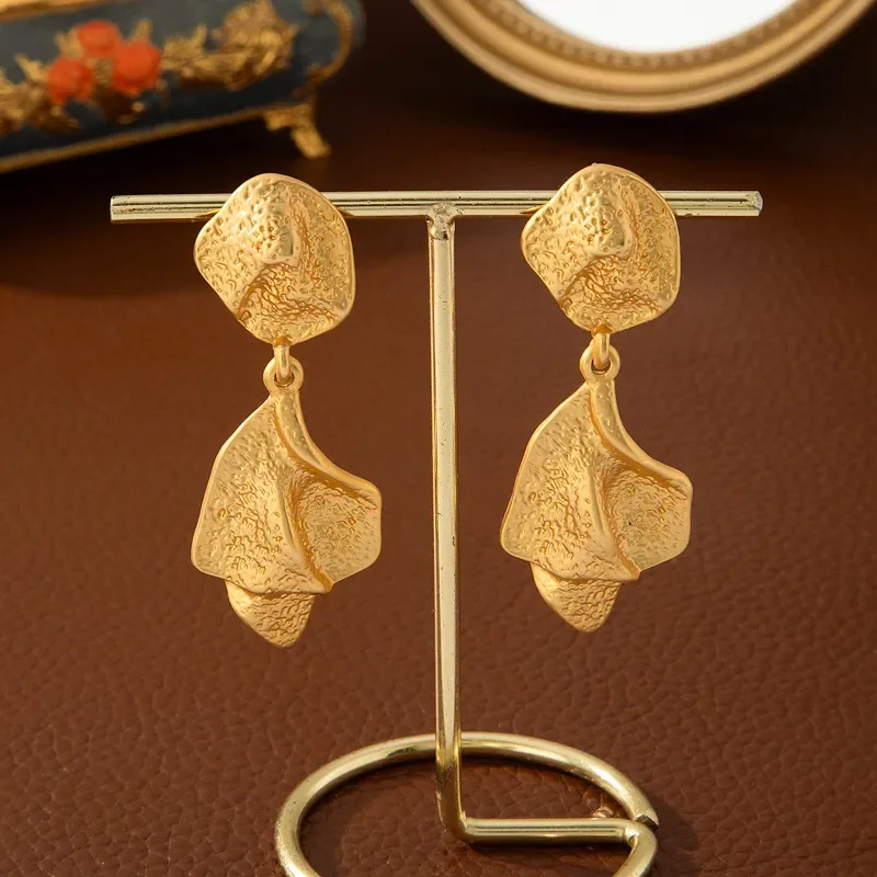 European and American cross-border lily flower earrings, new metal exaggerated retro design feeling cold wind alloy earrings
