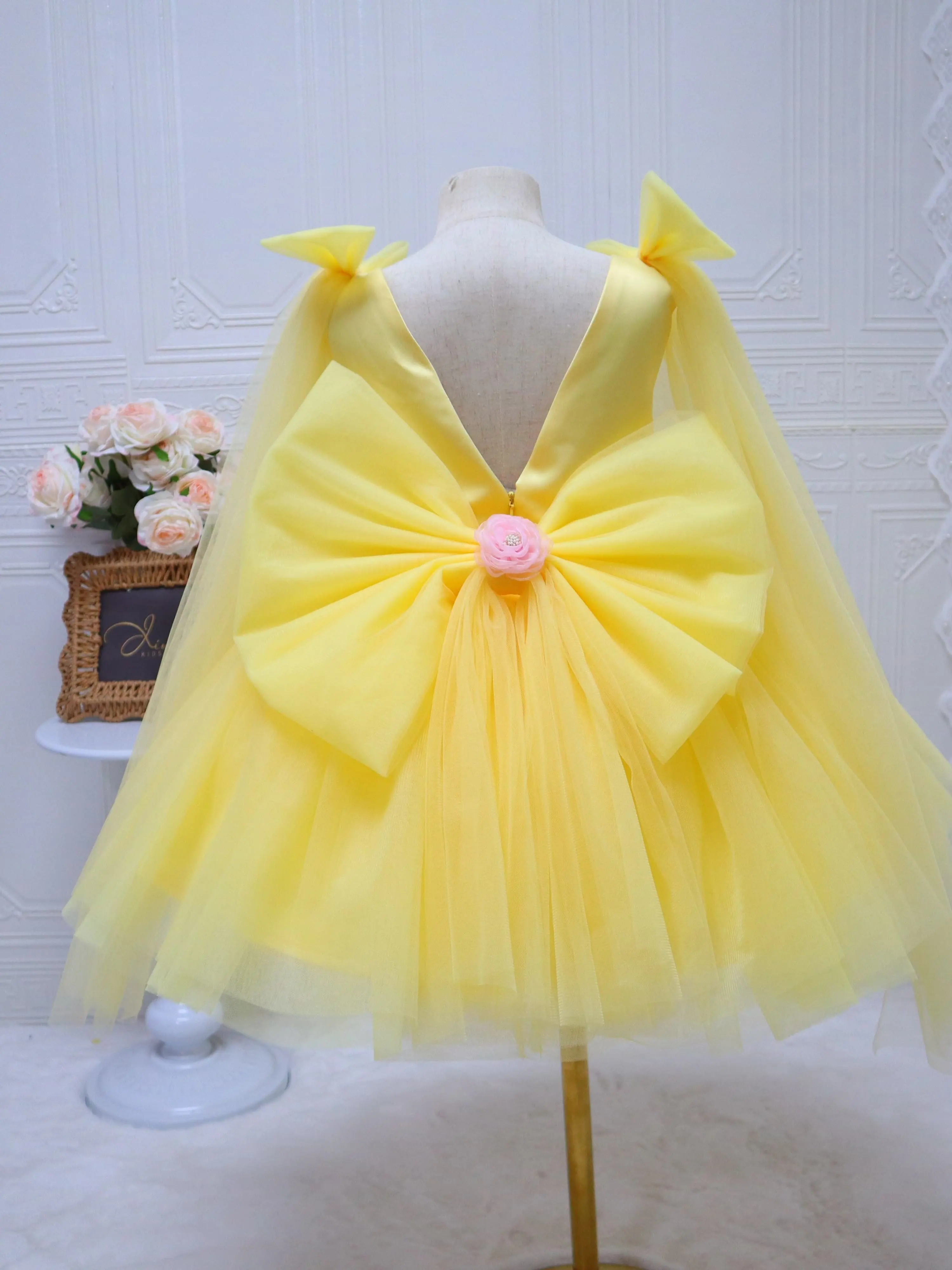 オーダーメイドの高級ドレス、女性用、結婚式のゲストドレス、花 - Embroidery Yellow Dress のレビューと価格