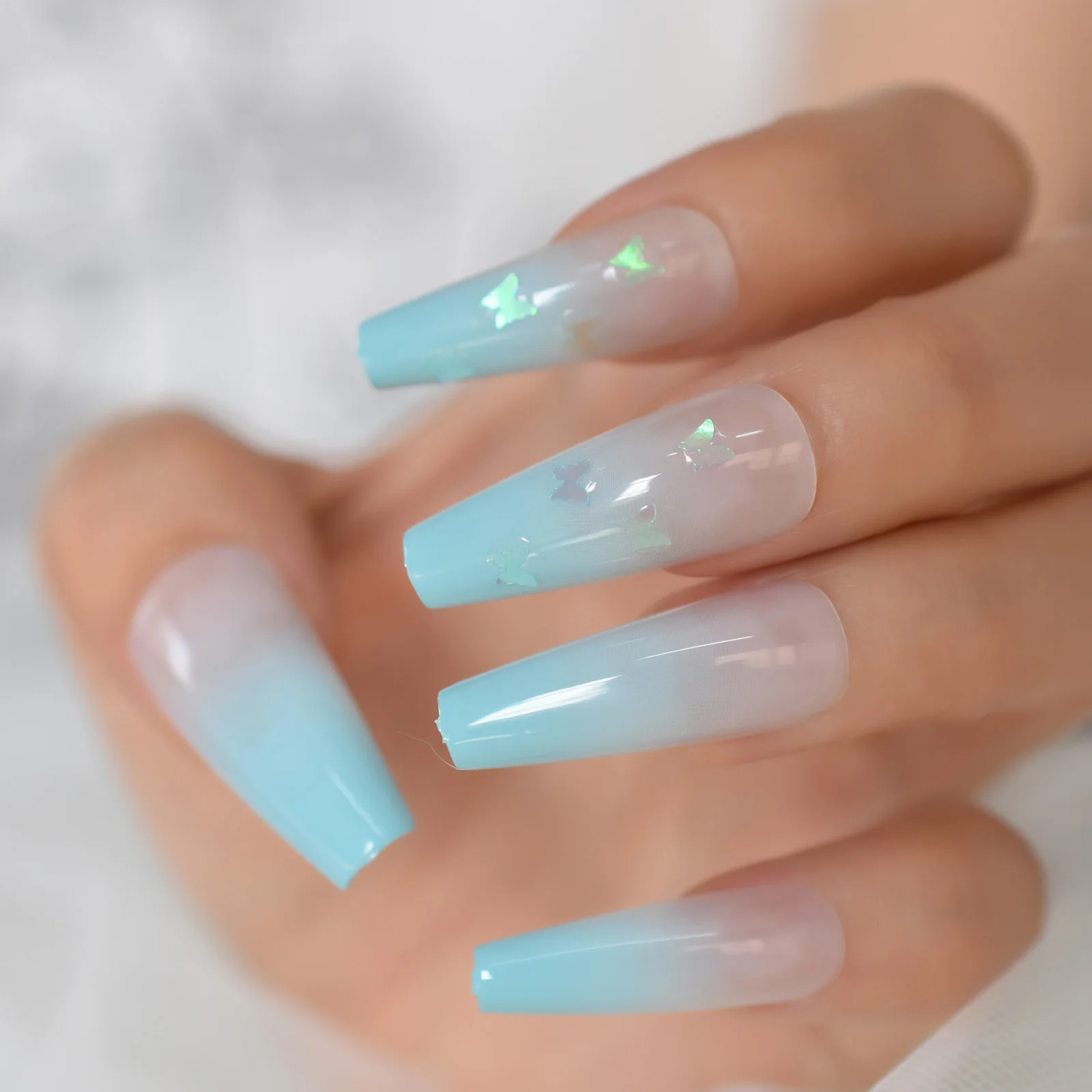 Ombre hemelsblauwe doodskistnagels Holo vlinder decoratieve lange druk op nagels Clear Spirit Lady kunstnagels set 24 NOV