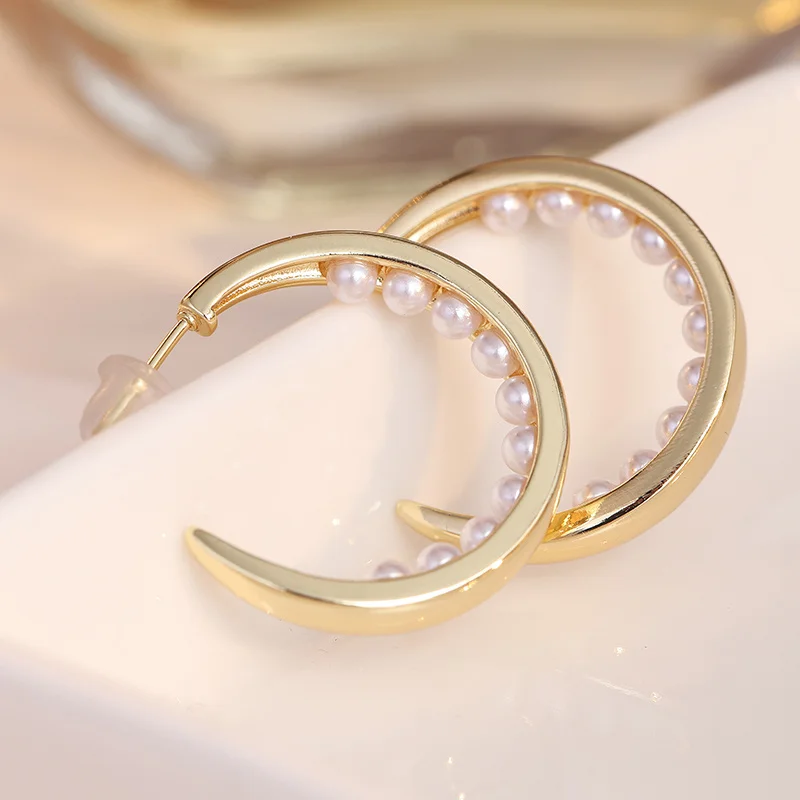 Exquisite Luxury Shiny Hoop Earrings Women's Elegant Inlay Imitation Pearl Gold Plated Earrings Temperament Jewelry