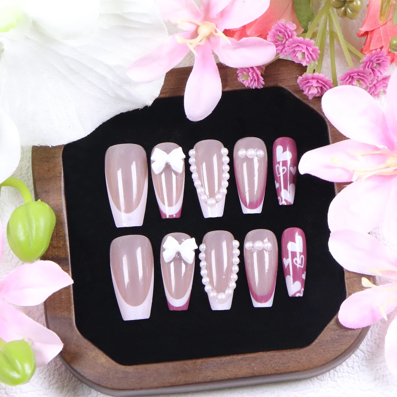 10 STKS Gekantelde Tweekleurige Franse Puntige Nagel Medium Vierkante Nep Nagel Met Parel Wit En 3d Boog Nagel Acryl Nagel Voor Vrouwen