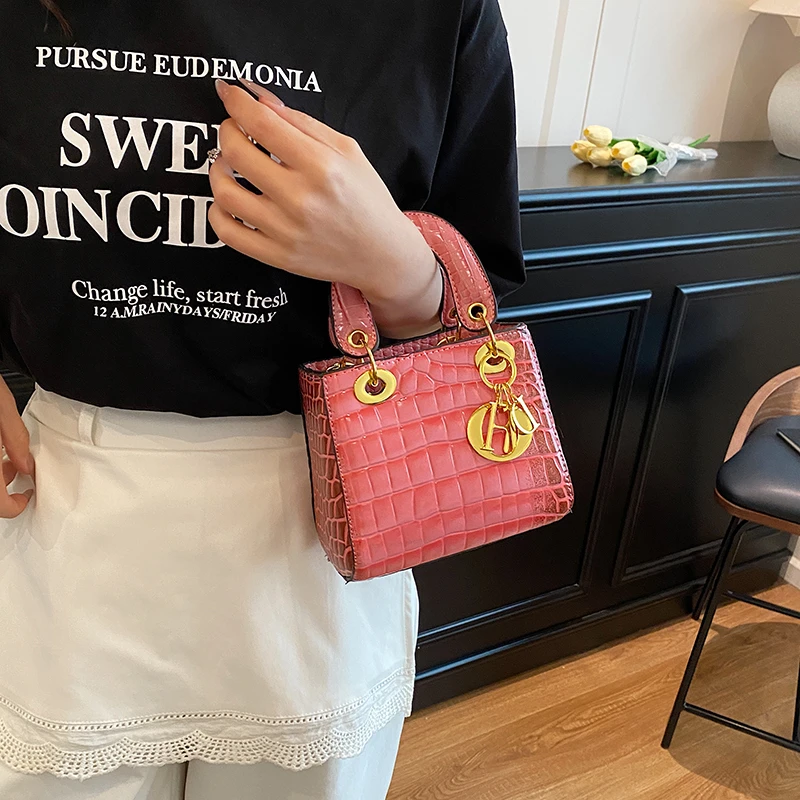 حقيبة يد جلدية ذات علامة تجارية فاخرة للنساء حقيبة كتف كروس أنيقة ومحفظة مكتب للسيدات