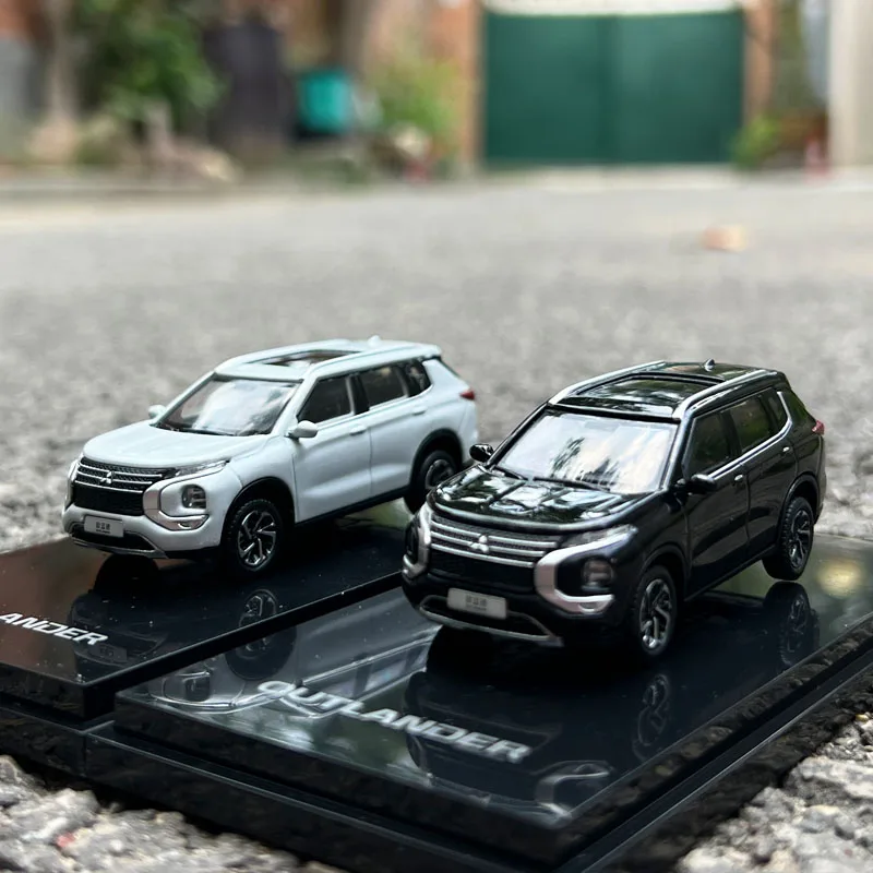 

Dealer Edition Car Model,1:64 Mitsubishi Outlander 2023,Diecast Model for Collections,Display and Gift for Friends