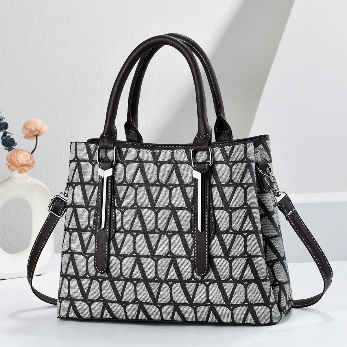 

Large-capacity tote bag, printed and checkered women's handbag, 2026 new commuter bag, high-quality women's messenger bag, light