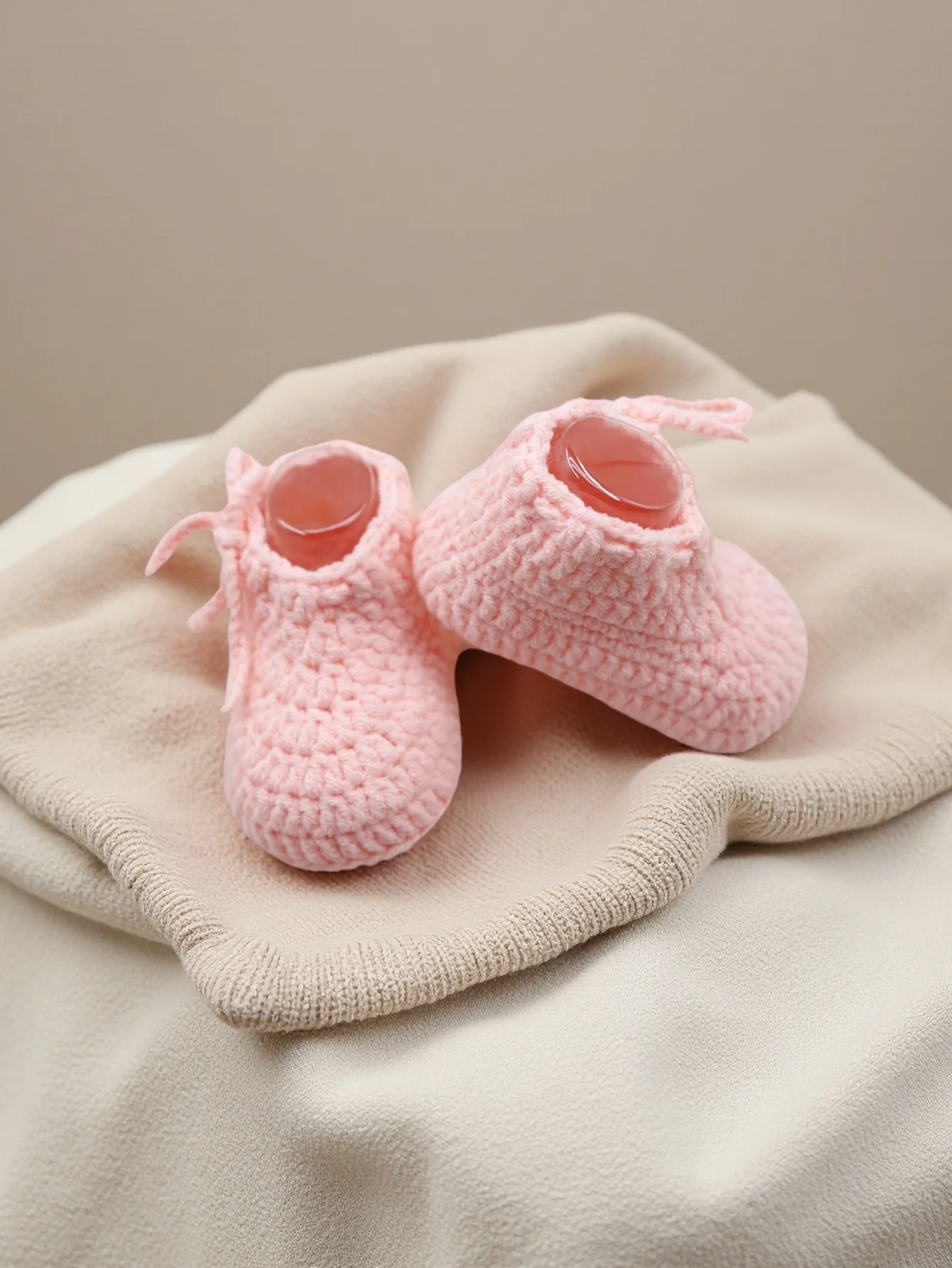 زوج واحد من أحذية الأطفال المصنوعة يدويًا، شباشب كروشيه وردية للرضع، من عمر 0 إلى 12 شهرًا