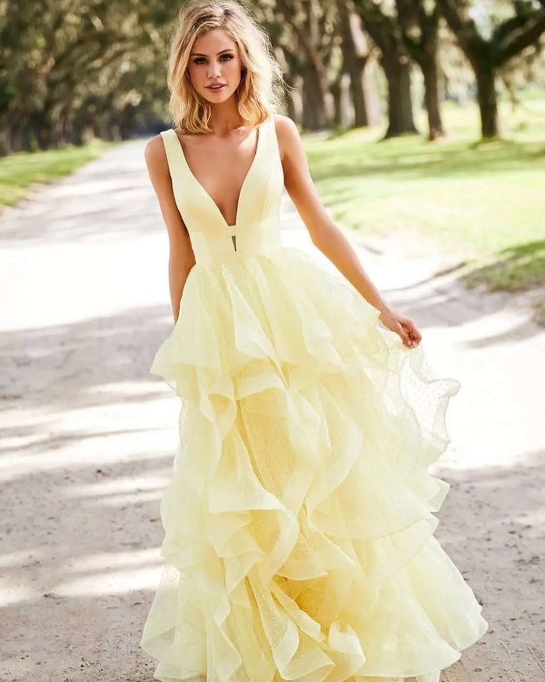 

Customized Temperament Spaghetti Straps Ruffles Evening Dresses Graceful Pleats Organza V-Neck Vestido De Festa Vestido De Noche