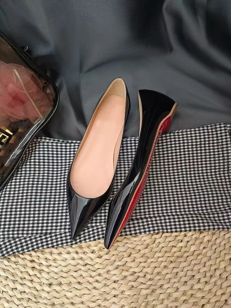 New style raised pointed flat shoes in nude color, super light cut flat shoes, super light cut single shoes for women
