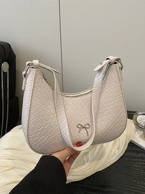 2025 New Fashion Underarm Bag Single Shoulder Knitted Pattern Handbag Pure Color Simple High-End Feel New Moon Bag for Youth