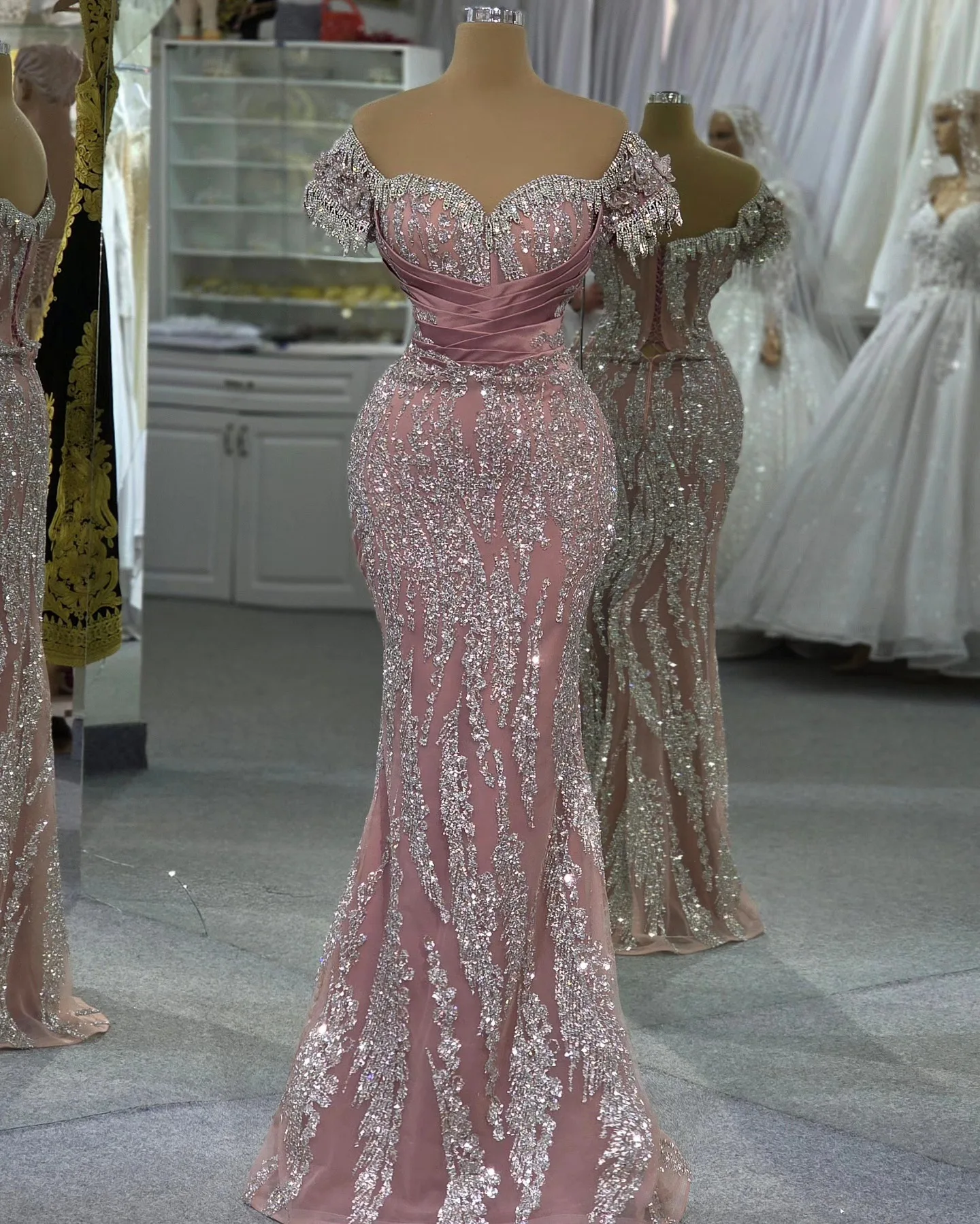 Superbe robe de bal en pierres de cristal argentées, robe de soirée sirène élégante avec perles roses, personnalisée, 2025