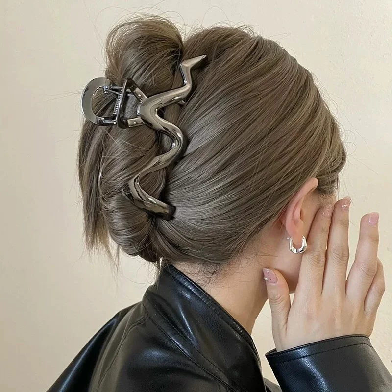 

Cold Wind Wave Metal Large Hair Volume Shark Grab Clip 2025 Premium Back of Head Hairpin