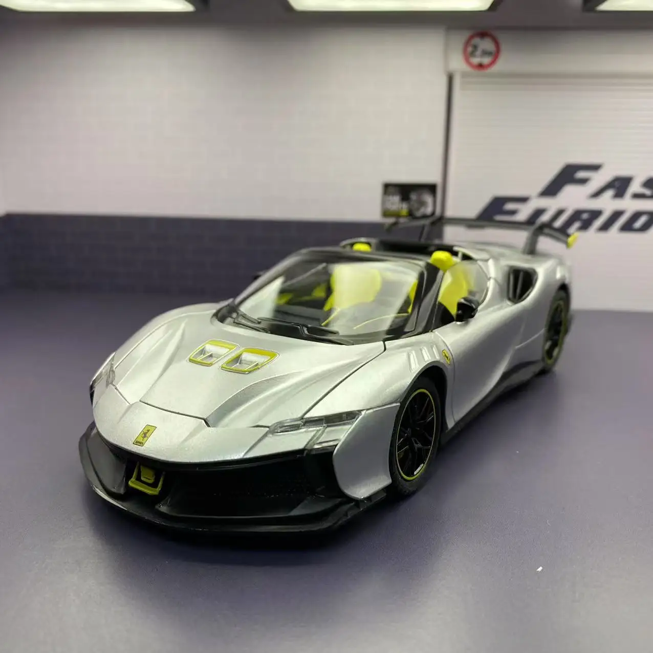 

NEW 1:24 SF90 XX Stradale Supercar Alloy Car Model Sound and Light Pull Back Children's Toy Collectibles Birthday gift
