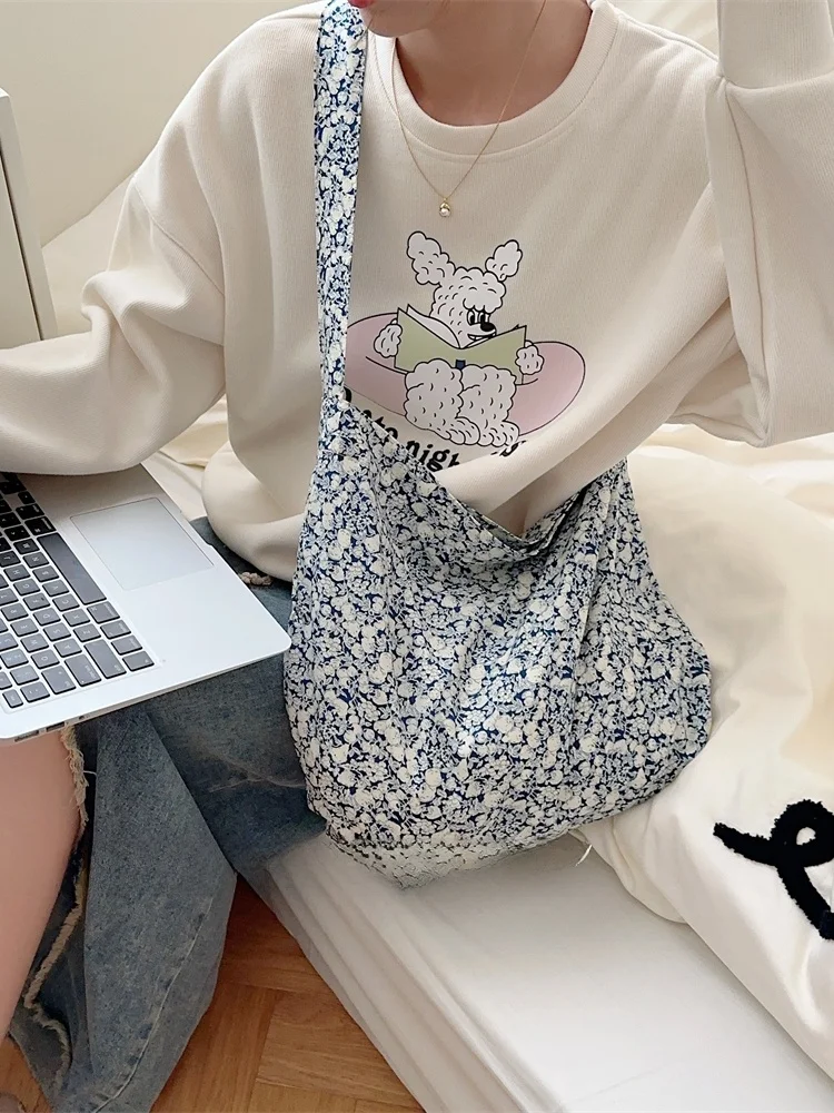 

Large Capaci Canvas Tote Bag Floral Print Crossbody Handbag Women's op Bag Soft Korean Sle Magnetic Bule Closure