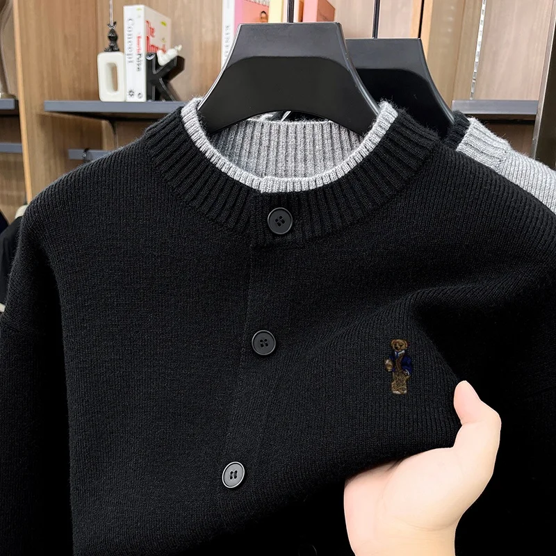 Neuer Hochwertiger Herbst-Cardigan, Gestrickter O-Ausschnitt-Pullover mit Knöpfen, Einfarbiger Weicher Warmer Langarm-Pullover, Vielseitige Herrenbekleidung – Detail 3