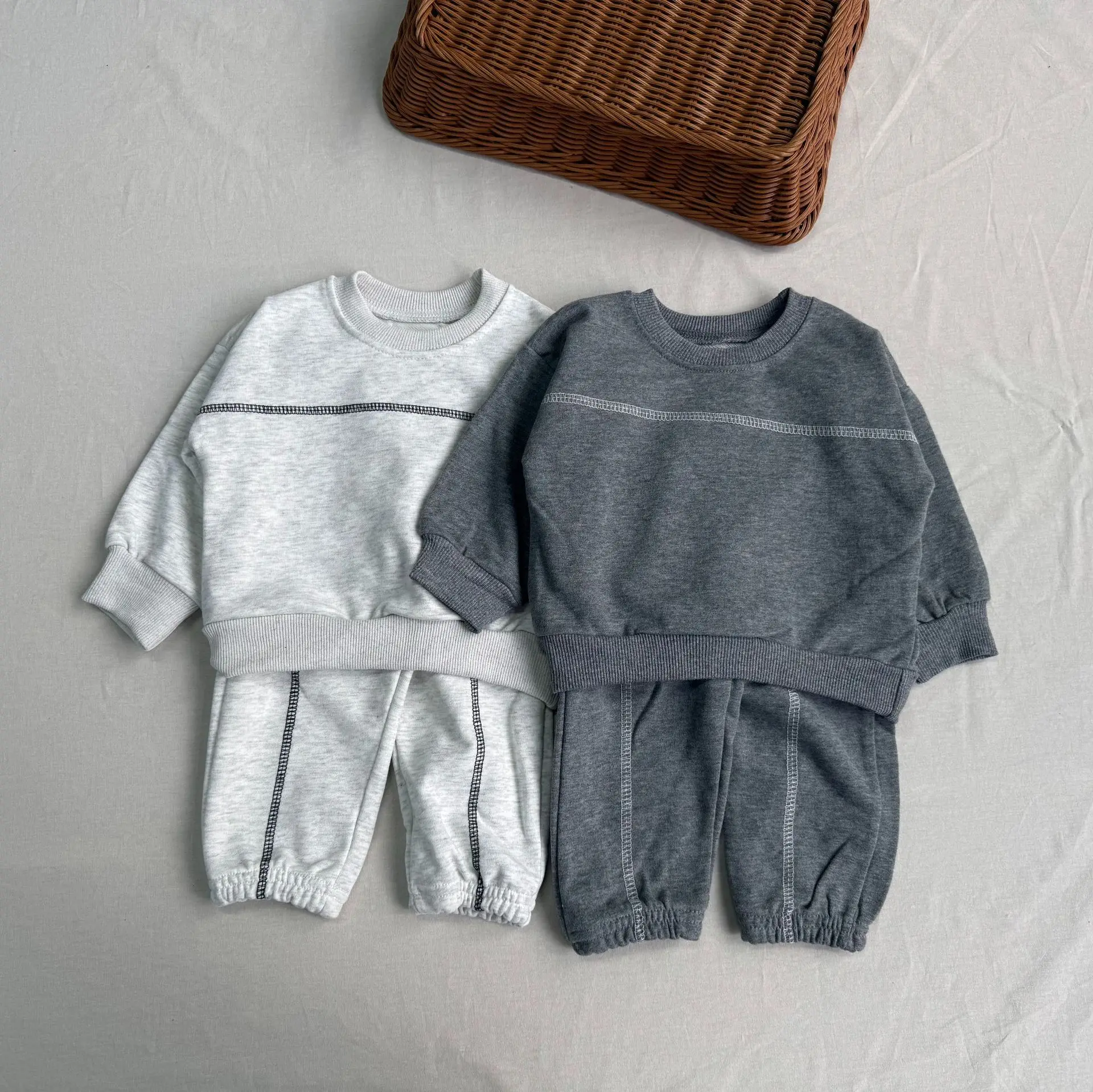 

2025 Осенний новый детский комплект одежды с длинными рукавами, повседневный свитшот для мальчиков и девочек + спортивные штаны, костюм из 2 предметов, детская простая спортивная одежда