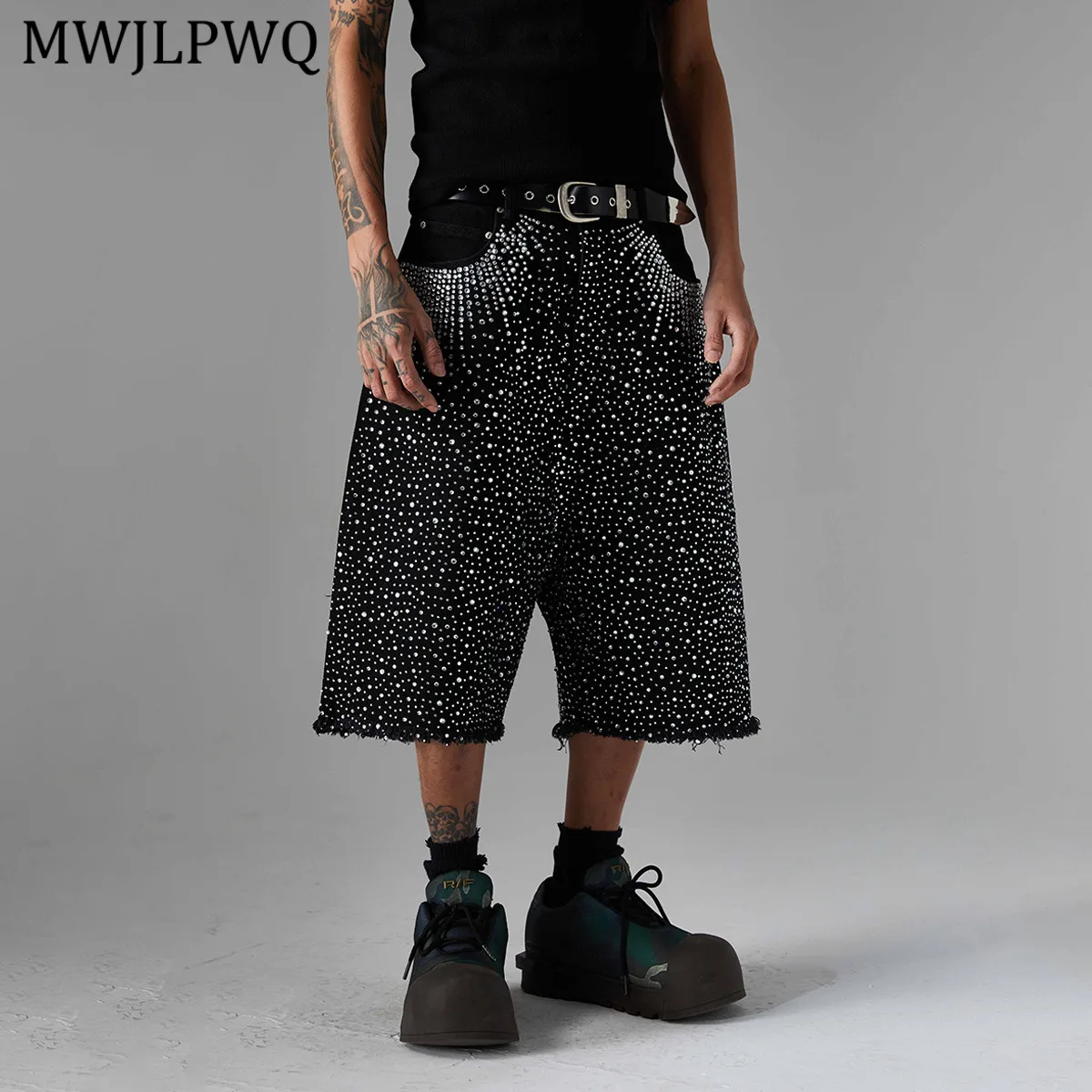 

MWJLPWQ Men's Frayed Rhinestones Denim Shorts High Street American Style Washed Personalized Casual Five Pants 2025 Summer 20915