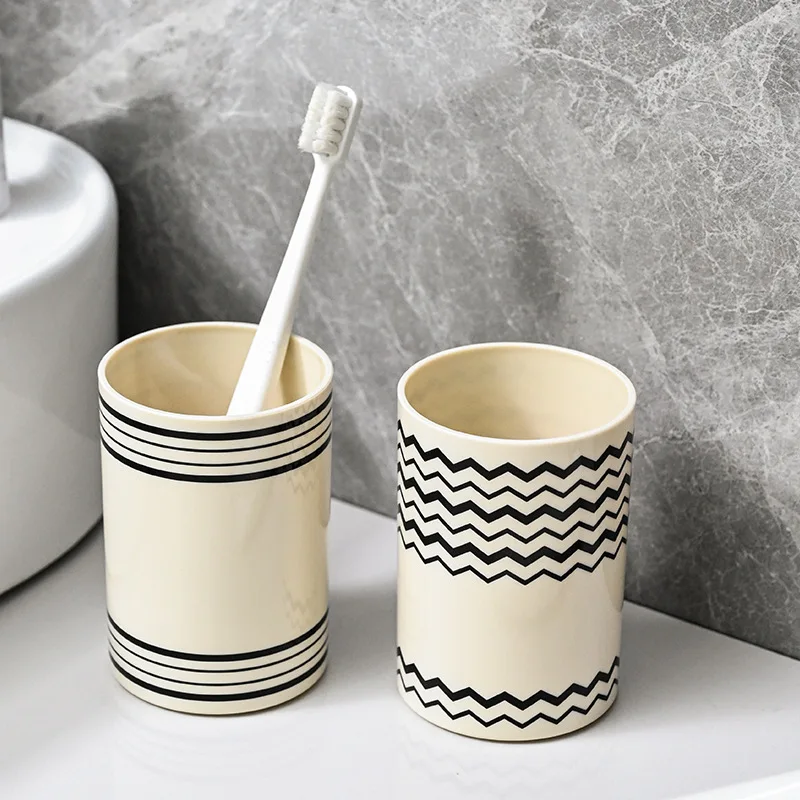 

Light luxury high-value mouthwash cup Couple dormitory brushing cup Household toothbrushes Simple washing cup