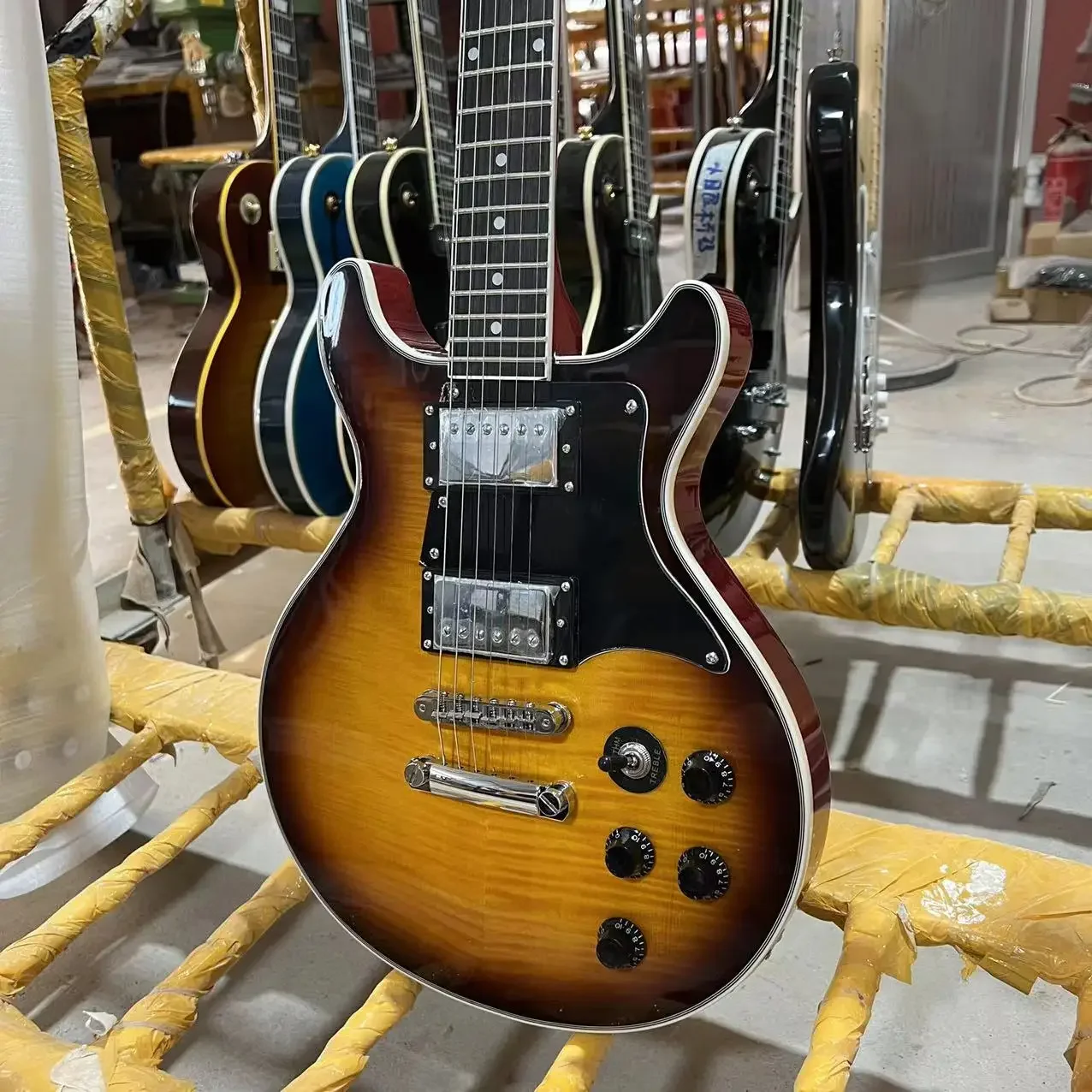 Electric Guitar, Vintage Sunburst Color, Rosewood Fingerboard, Tune-O-Matic Bridge, 6 Strings Guitarra