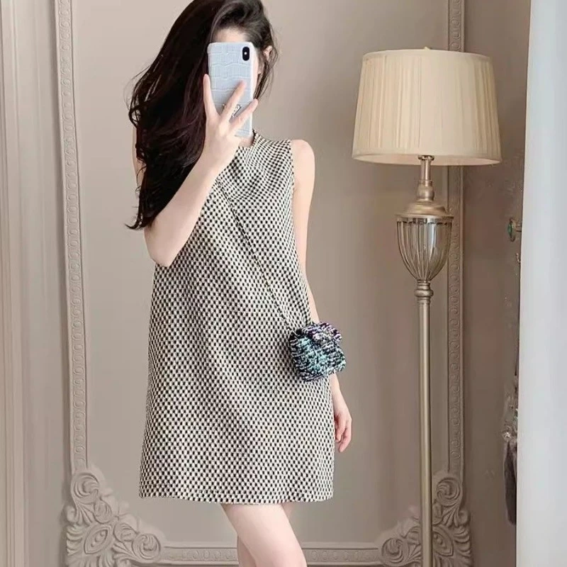 Summer New Dresses Female Fashion Sense of Design Small Fellow Tartan Mid-length Style Sleeveless Sundress Advanced Refreshing