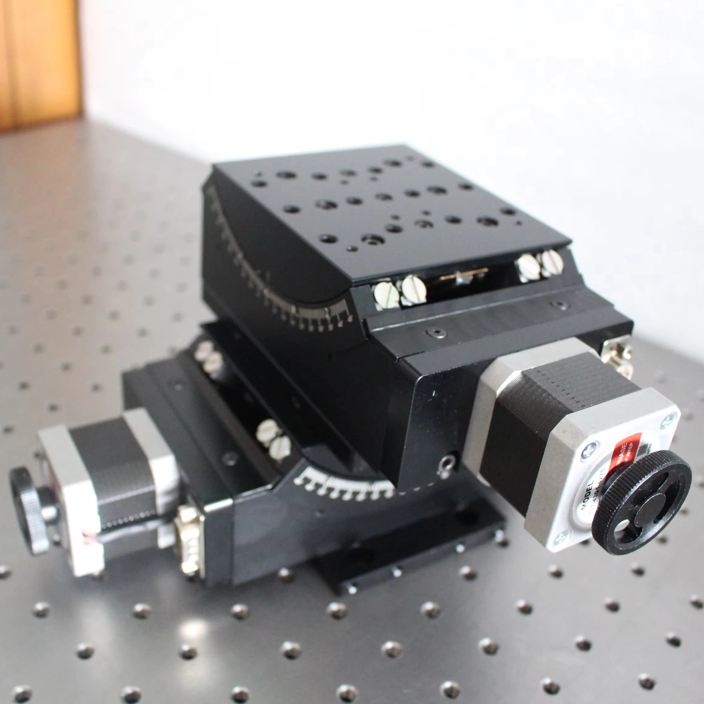 

EWA70145 Motorized Two-Axis GonIometer Tilting Stage Table Motion Platform 10kg Load Capacity for Precision Positioning