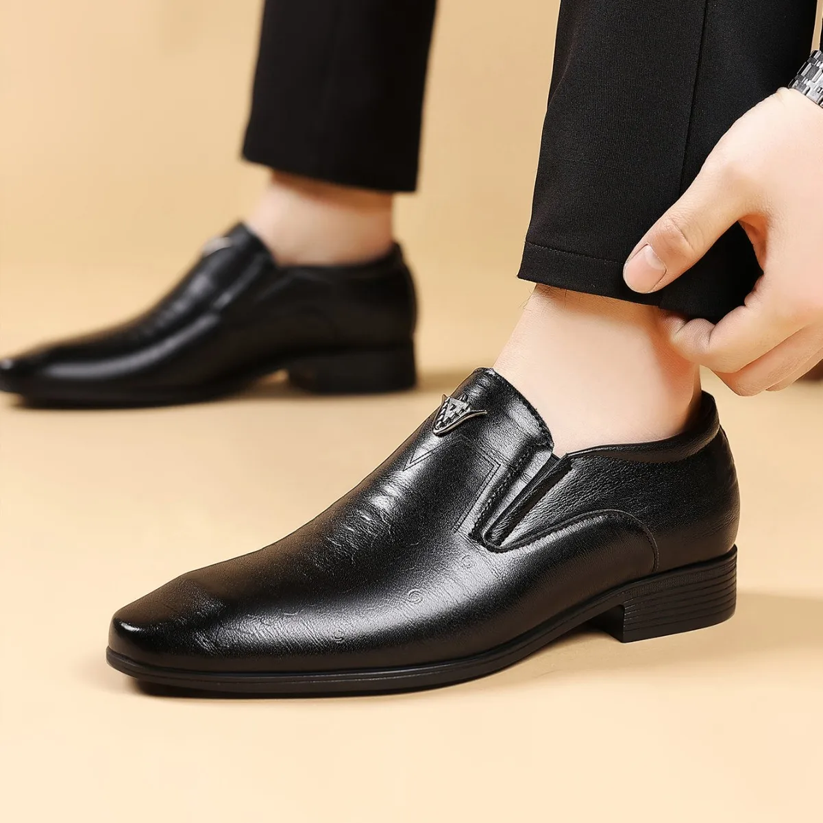 

Men's large-sized business leather shoes, wedding shoes, fashionable, casual, versatile and comfortable loafers