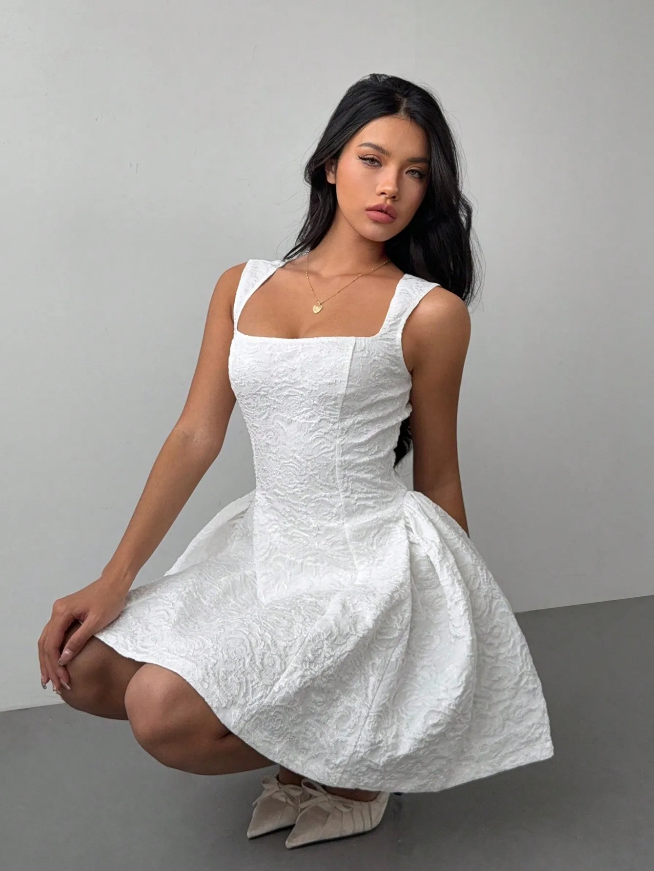 

Женское белое платье миди без рукавов с квадратным вырезом и тиснением, А-силуэт, для летнего повседневного образа