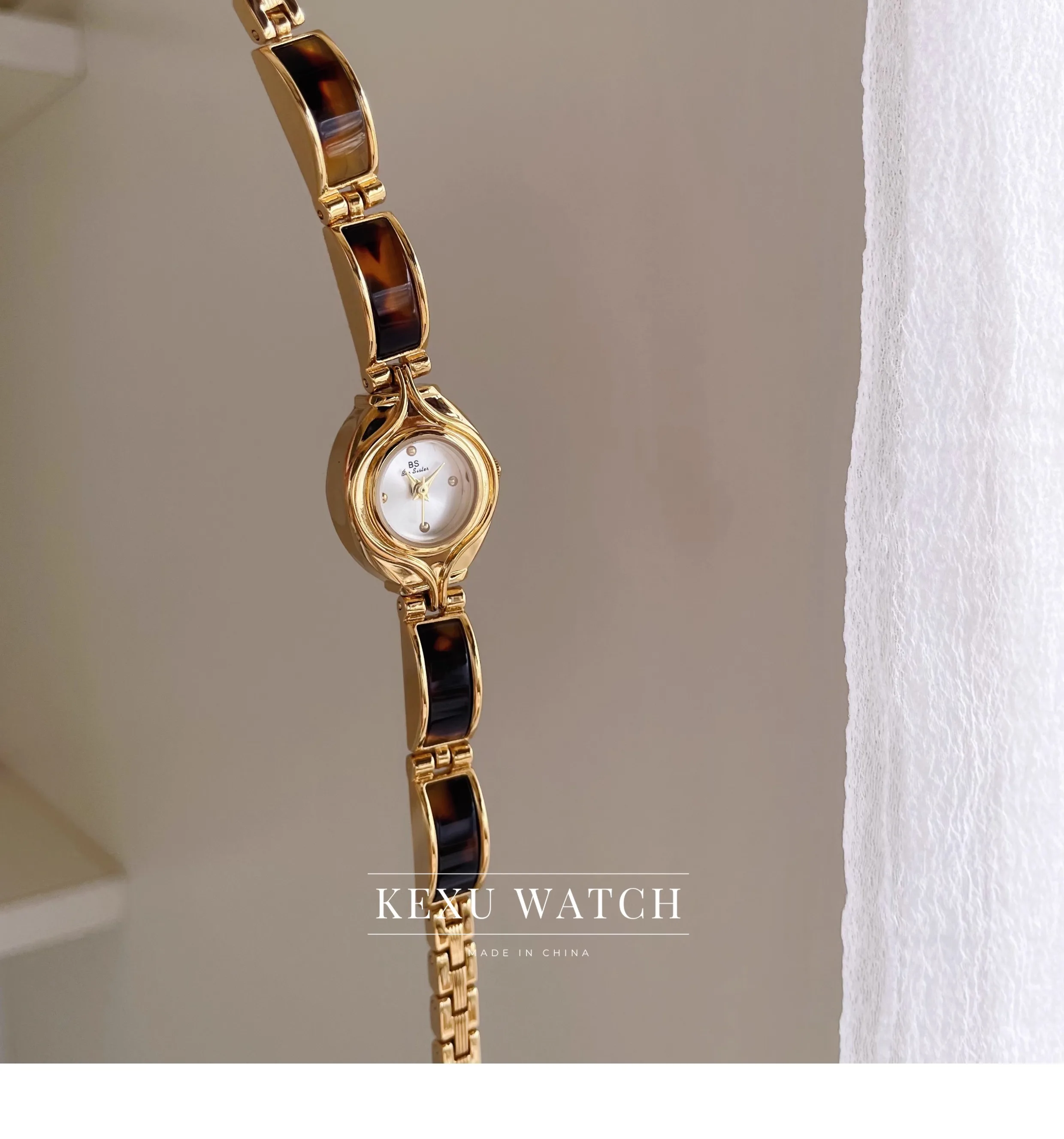 BS Watch Relógio feminino com pulseira redonda de inspiração vintage com mostrador dourado/branco, delicado relógio acrílico marrom para mulheres