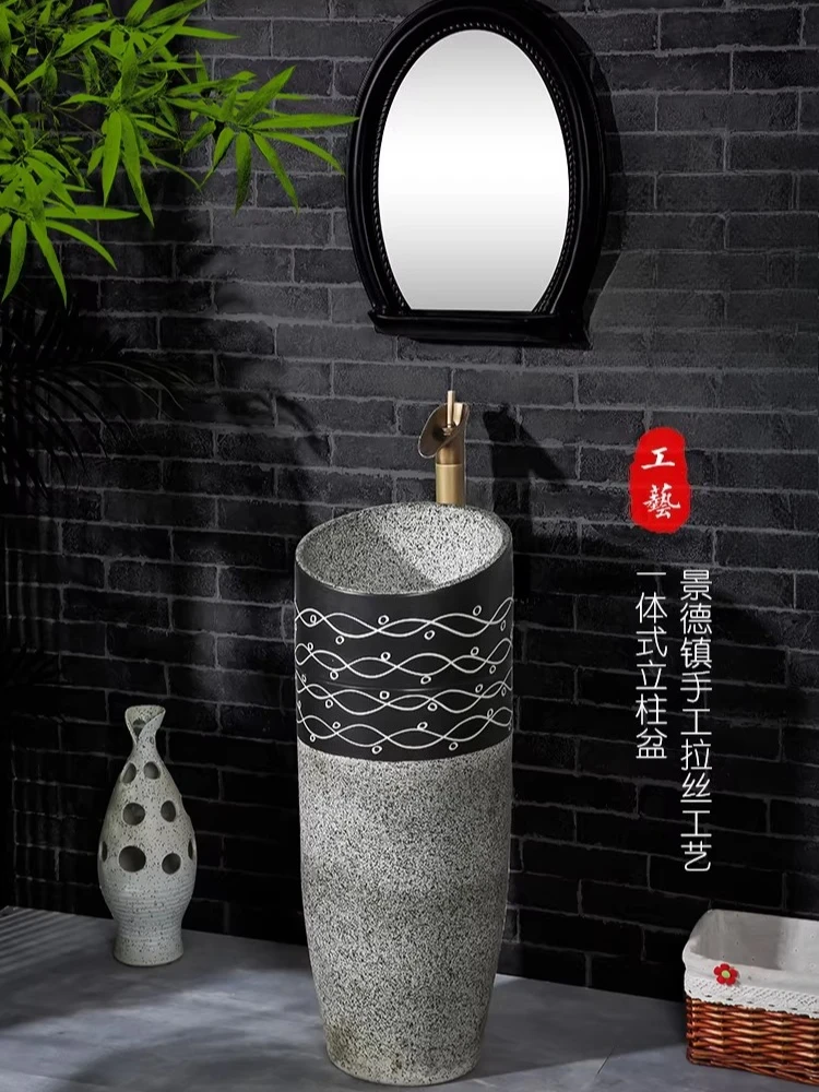 

Напольная раковина-тумба для балкона, компактная, простая, со встроенной раковиной.