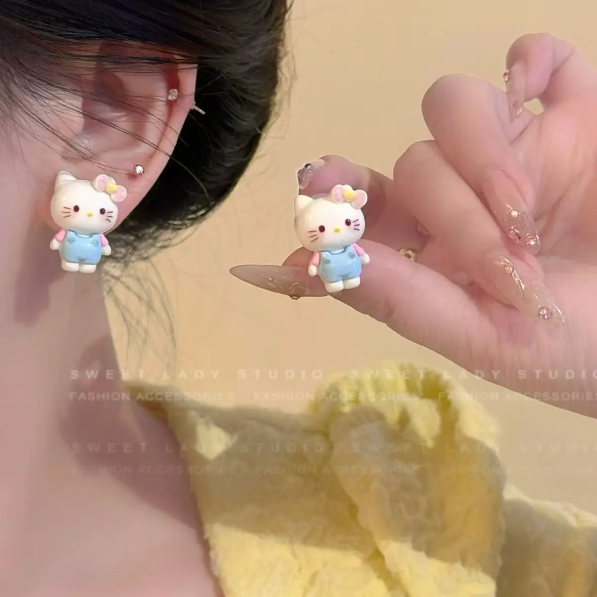 

MINISO Sanrio милые серьги с котенком и котом для девочек, новый стиль, популярный стиль, индивидуальный уникальный нишевый дизайн, высокий внешний вид