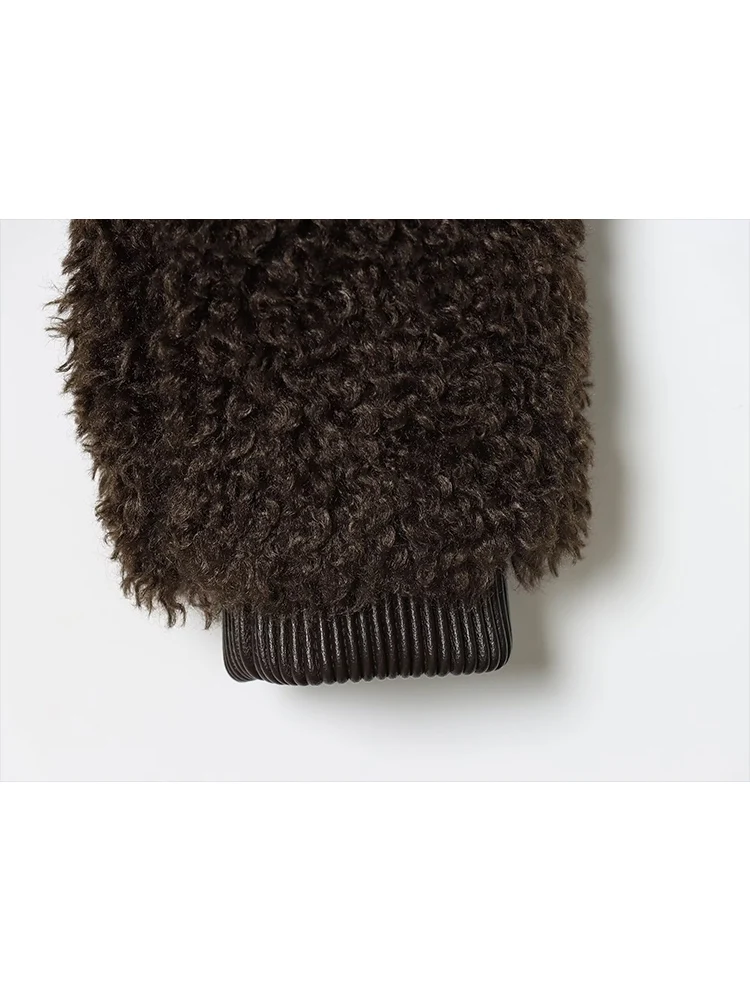 سترة نسائية من الفرو الصناعي لعام 2025 معطف شتوي صديق للبيئة مع طية صدر السترة من الفرو وسحاب عتيق ملابس خارجية دافئة أنيقة للسيدات سترة تيدي مقصوصة