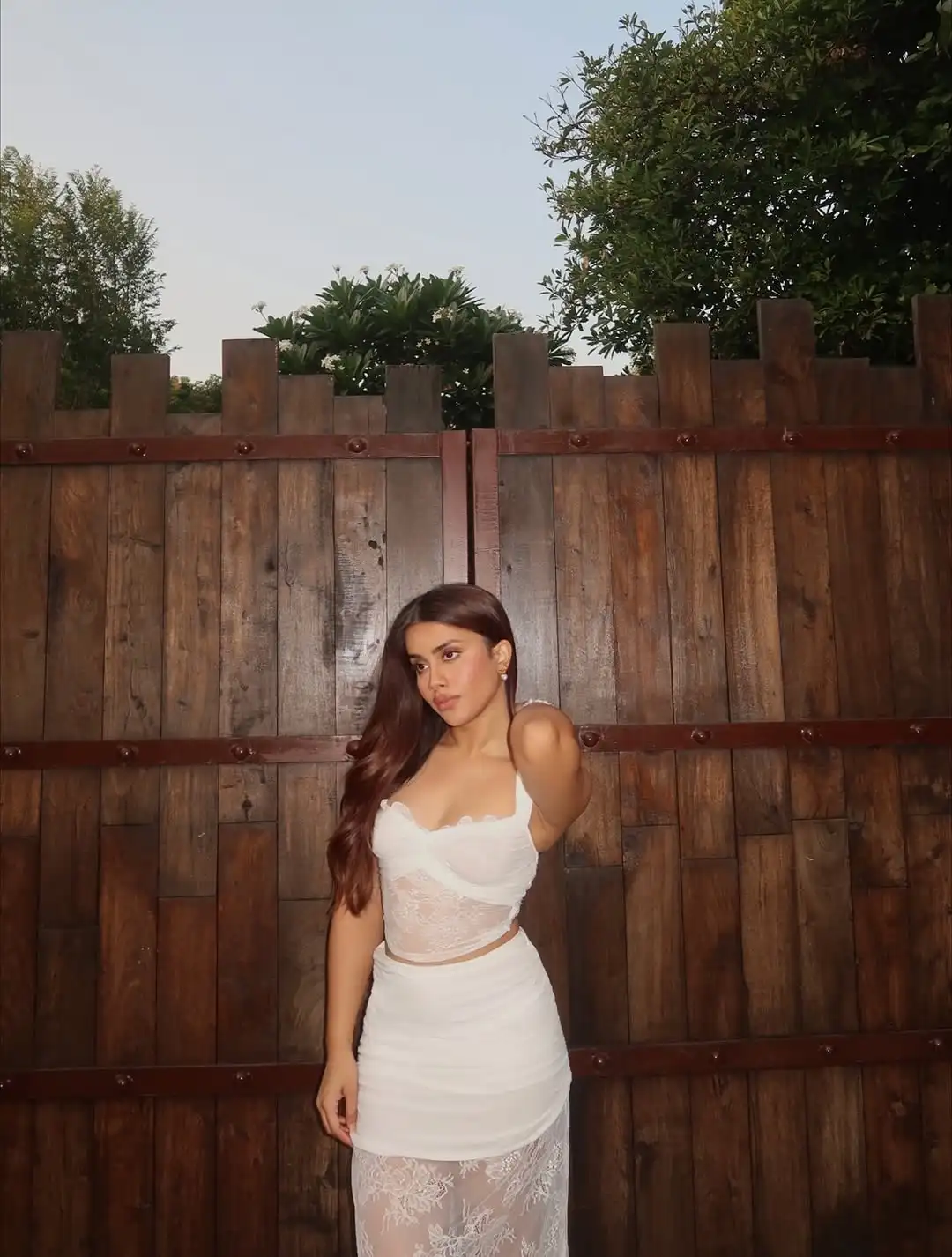 Sexy White Lace Patchwork Slim Long Skirt Set Women Elegant Sleeveless Off Shoulder Slim Cropped Top Suit New Lady Vacation Wear