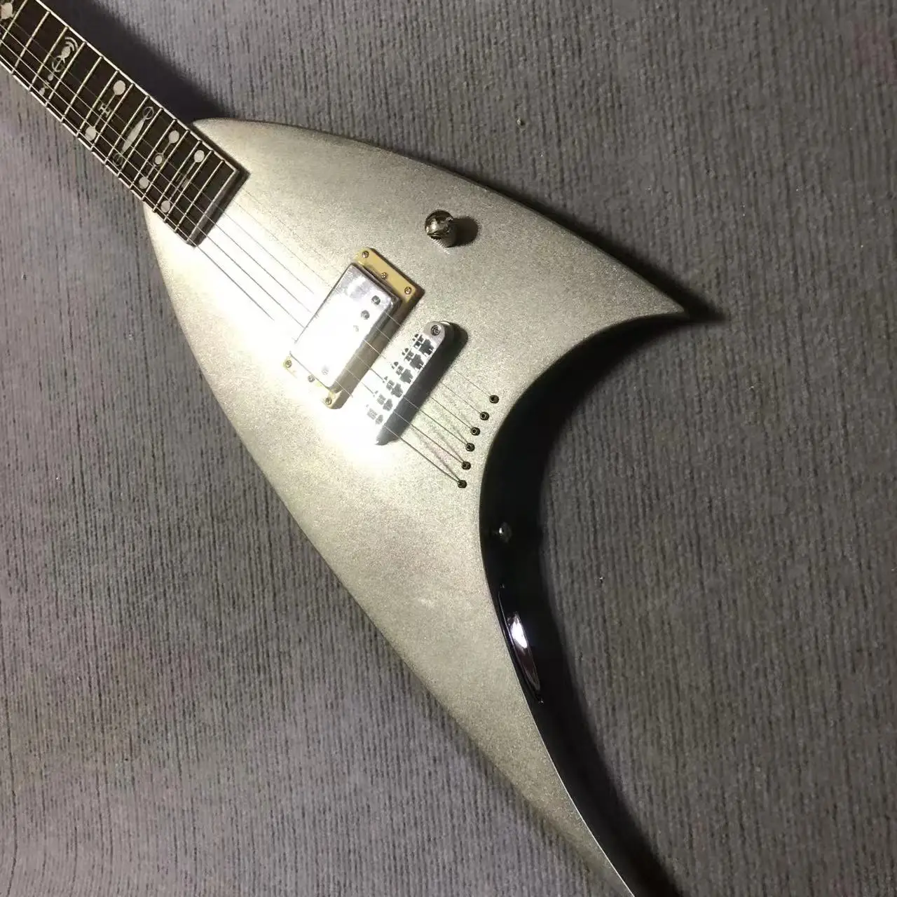 

Электрогитара Stock Guitar, модель Custom Jack, серебристого цвета