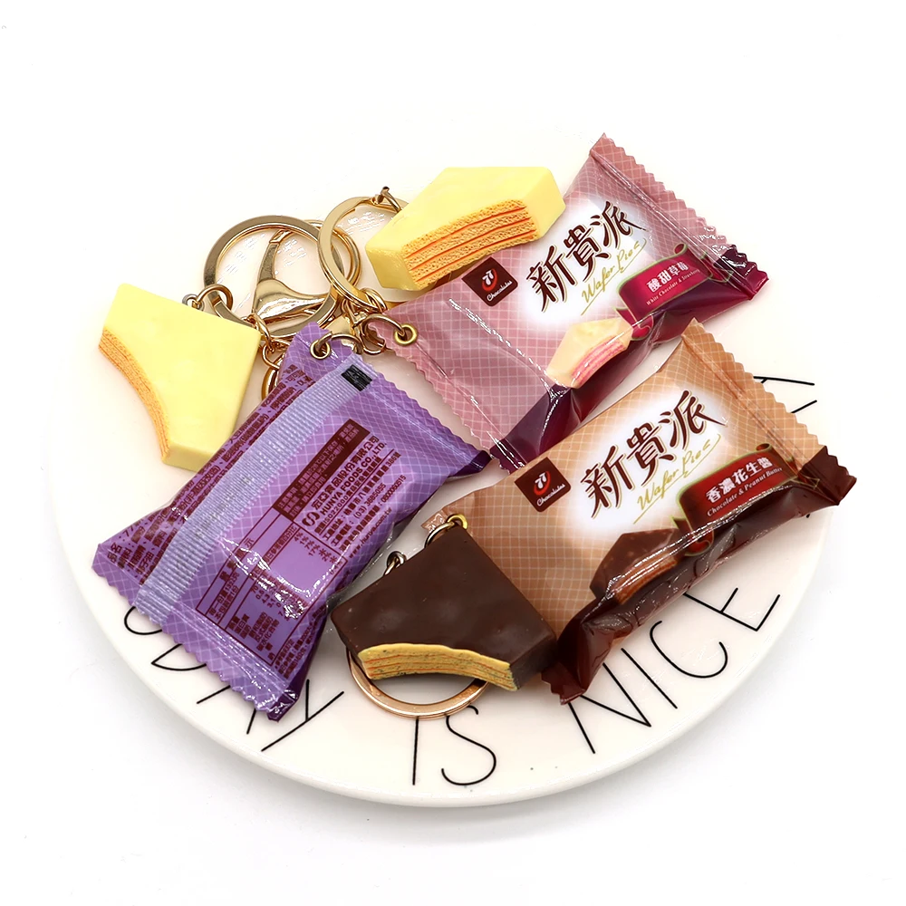 Simulation food toy chocolate pie keychain mini strawberry wafer biscuit pendant delicious food bag mobile pendant