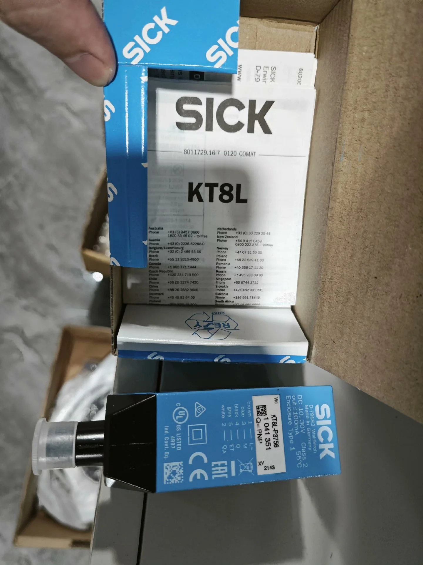 KT8L-P3756 New Original Color Label Sensor