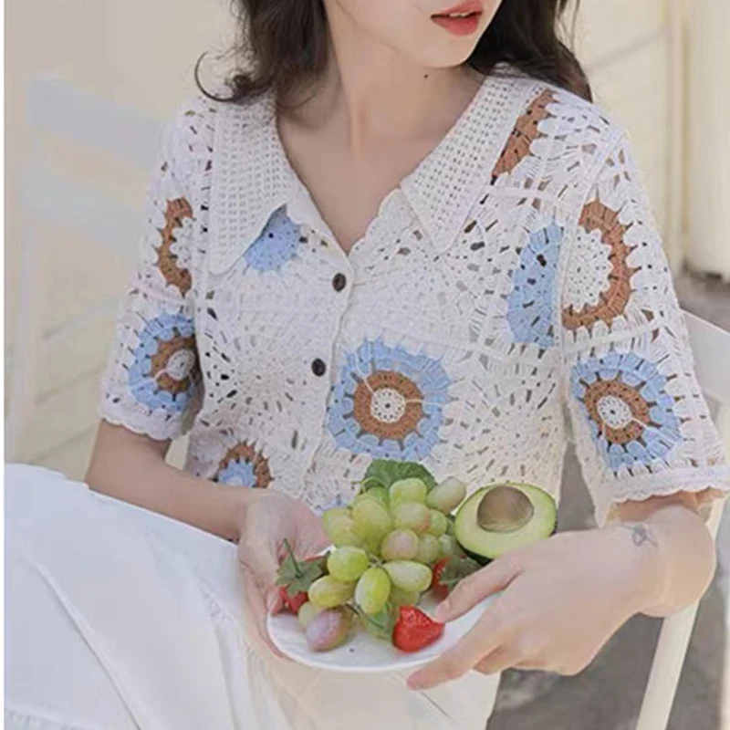 

Женская вязаная блузка-рубашка с коротким рукавом, вязаная крючком в технике «грациус», с открытыми петлями, на пуговицах, с воротником, укороченный топ, весна-лето, в стиле бохо, для фестивалей